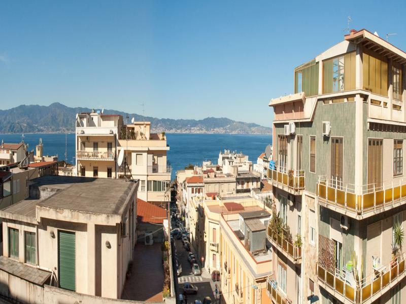 B&B Fuori Squadro - In Centro Con Terrazza Relax Vista Mare เรจโจ ดี คาลาเบีย ภายนอก รูปภาพ